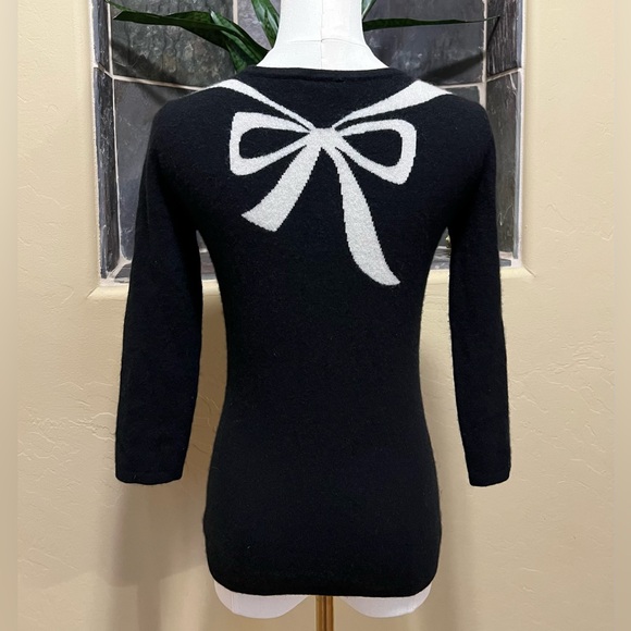 Saks Fifth Avenue Cashmere Pearls and Bow Round Neck Sweater Size Small - Picture 2 of 7